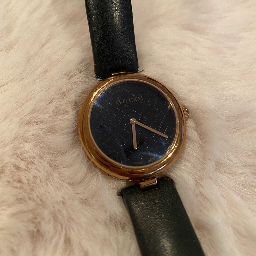 Women’s leather band rose gold Gucci watch